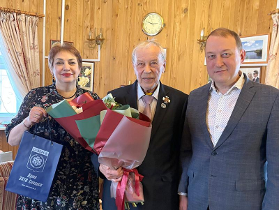 Дума поздравила с юбилеем Николая Мельника