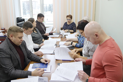 Контрольно-правовой комитет поддержал награждение северчан Почётной грамотой Думы