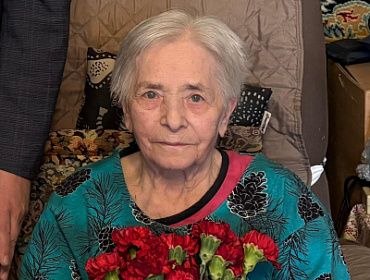 Совет ветеранов и Дума Северска поздравили с Днём Героев Отечества Марию Кривову