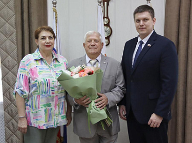Дума поздравила Виталия Макаренко