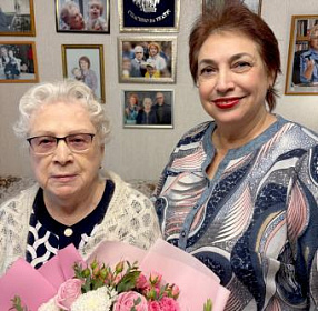 С днем рождения, Александра Дмитриевна!